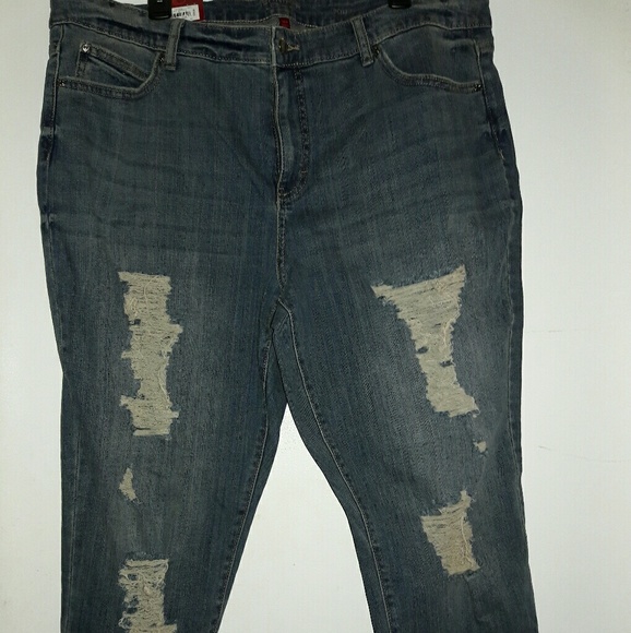 Jennifer Lopez Denim - JLo Collections Capri jean